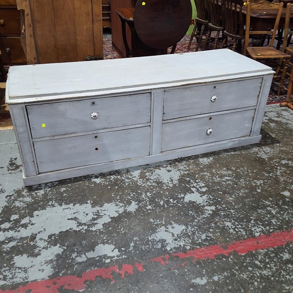 Lot 404 - LOWLINE CHEST