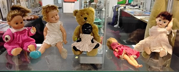 Lot 1340 - VINTAGE DOLLS
