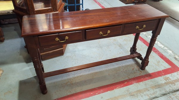 Lot 434 - CONSOLE TABLE