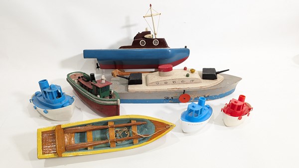 Lot 42 - TOY BOATS