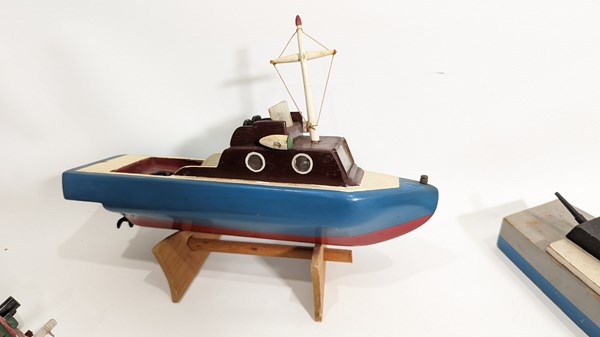 Lot 42 - TOY BOATS