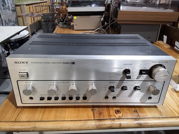 Lot 402 - STEREO AMPLIFIER