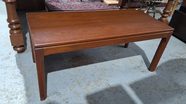 Lot 472 - COFFEE TABLE