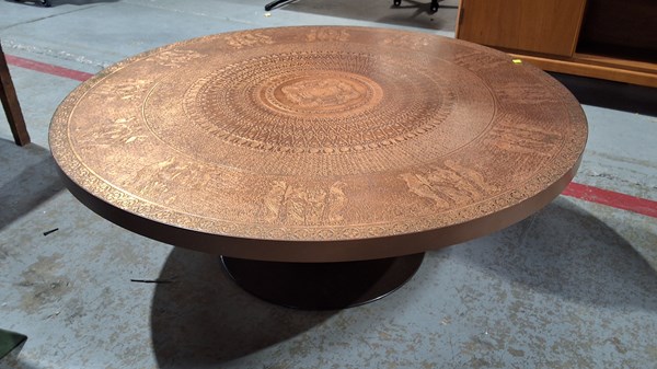 Lot 473 - COFFEE TABLE