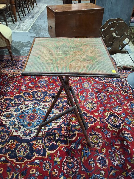 Lot 68 - TABLE