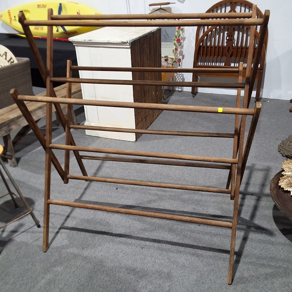 Lot 424 - CLOTHES AIRER