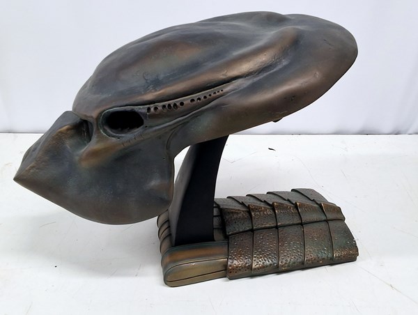 Lot 1413 - PREDATOR DISPLAY