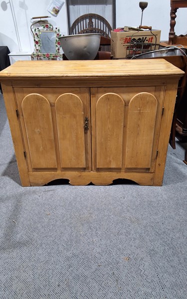 Lot 442 - DRESSER BASE