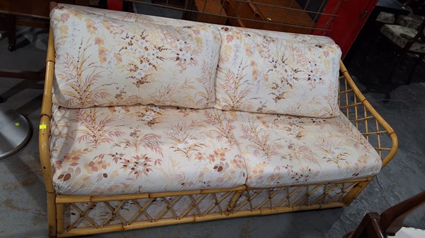 Lot 480 - DAYBED