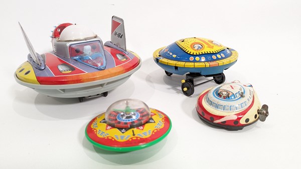 Lot 121 - FLYING SAUCERS