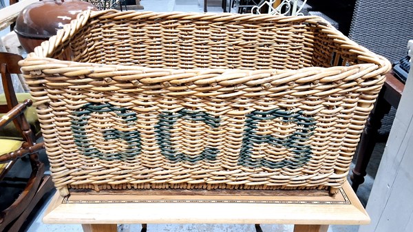 Lot 400 - CANEWARE BASKET