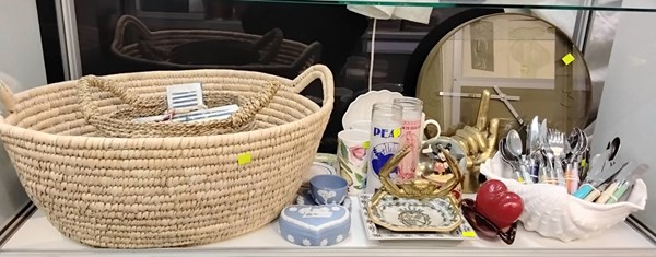 Lot 1311 - DECORATIVE HOMEWARES