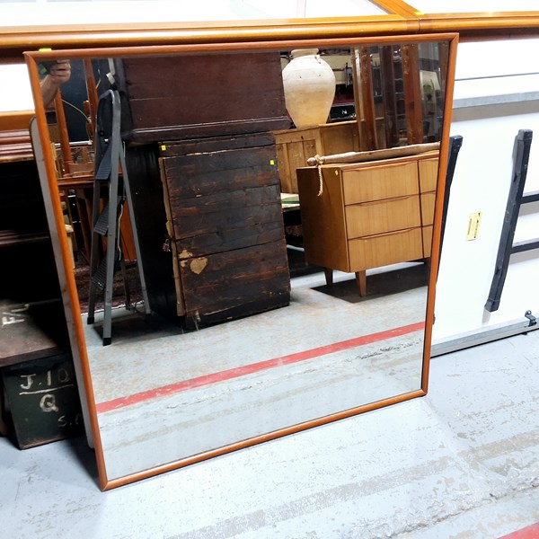 Lot 460 - WALL MIRROR