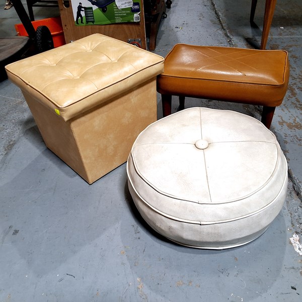 Lot 317 - STOOLS