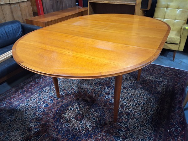 Lot 464 - DINING TABLE