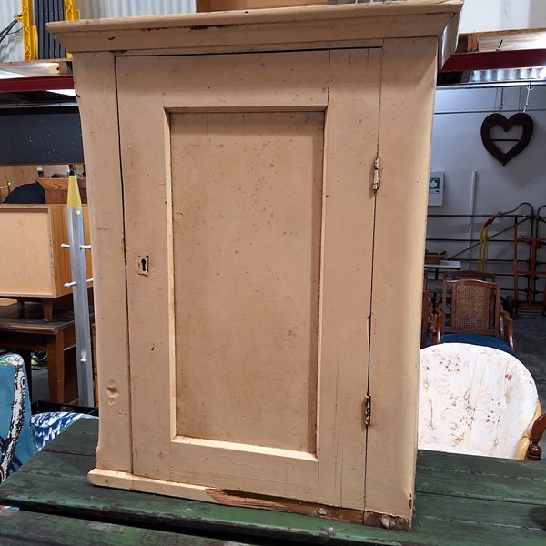 Lot 443 - CABINET