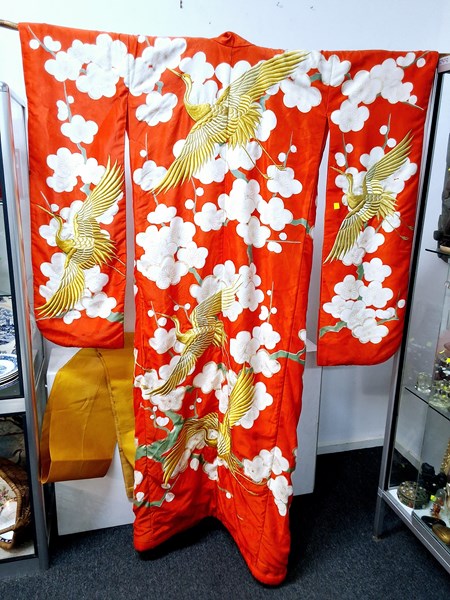 Lot 1382 - KIMONO AND OBI