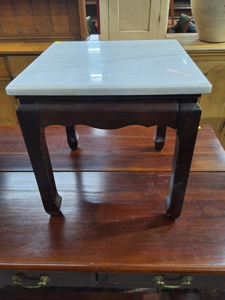 Lot 435 - LAMP TABLE