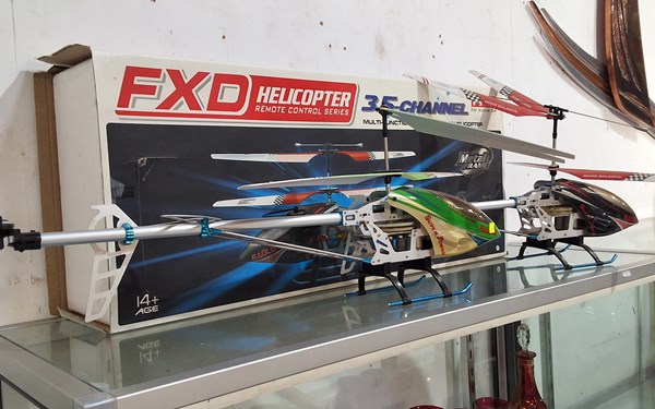 Lot 1367 - RC HELICOPTERS