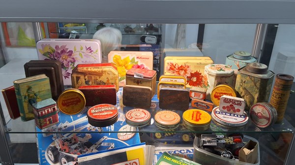 Lot 1414 - VINTAGE TINS