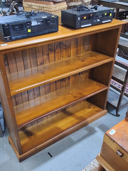 Lot 418 - BOOKSHELF