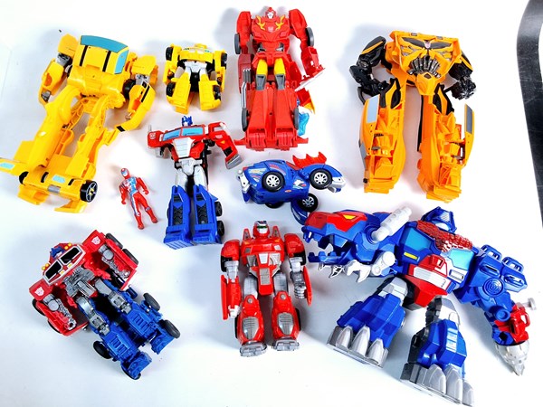Lot 1355 - TRANSFORMERS