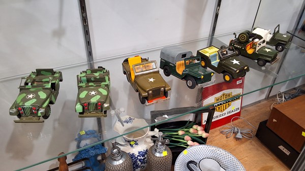 Lot 1352 - TINPLATE JEEPS