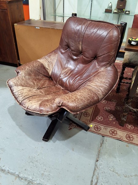 Lot 231 - ARMCHAIR