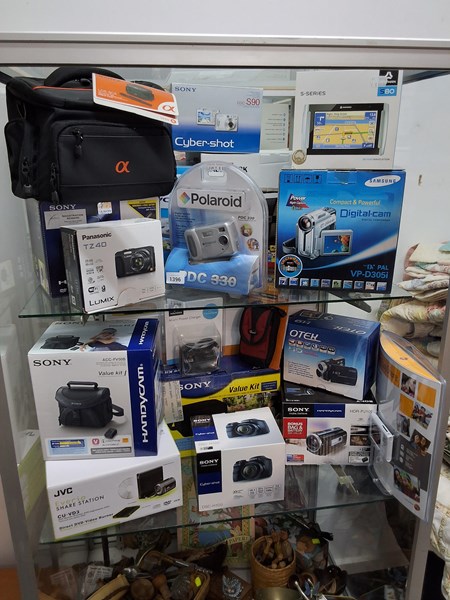 Lot 1396 - CAMERAS