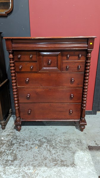 Lot 157 - CHEST OF DRAWERS