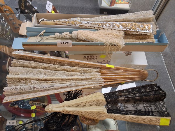 Lot 1143 - A COLLECTION OF FANS