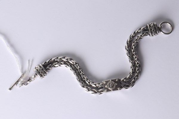 Lot 1046 - SILVER BRACELET