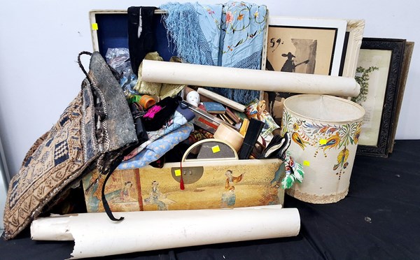 Lot 1422 - SUNDRY CLOTHING & ACCESSORIES