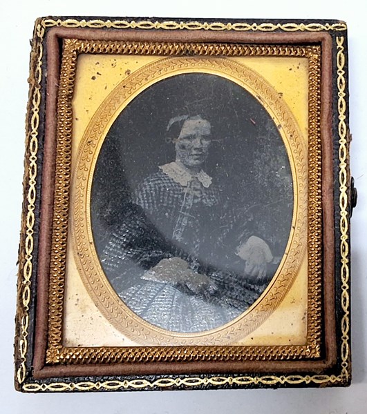 Lot 1070 - AMBROTYPE