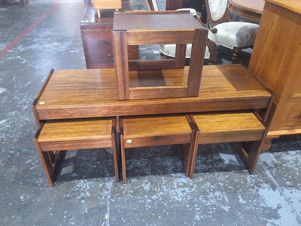 Lot 76 - COFFEE AND NESTING SIDE TABLES