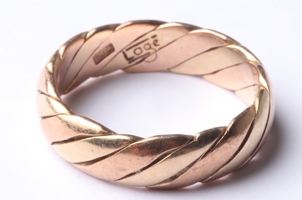 Lot 1022 - GOLD BAND