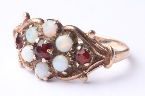 Lot 1001 - GOLD OPAL & GARNET RING