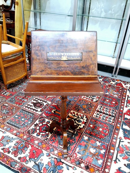 Lot 86 - MUSIC STAND