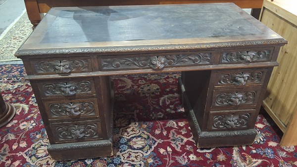 Lot 71 - TWIN PEDESTAL DESK