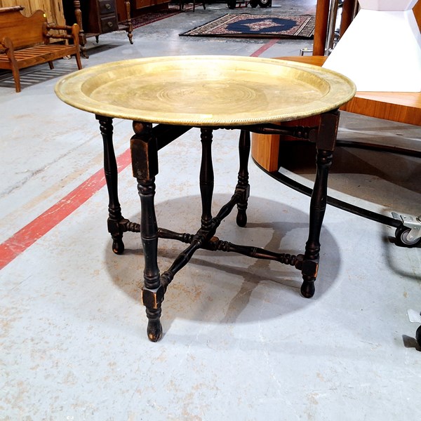 Lot 302 - OCCASIONAL TABLE