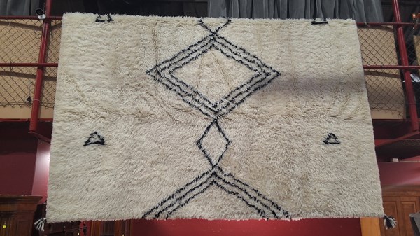 Lot 95 - SHAG PILE RUG