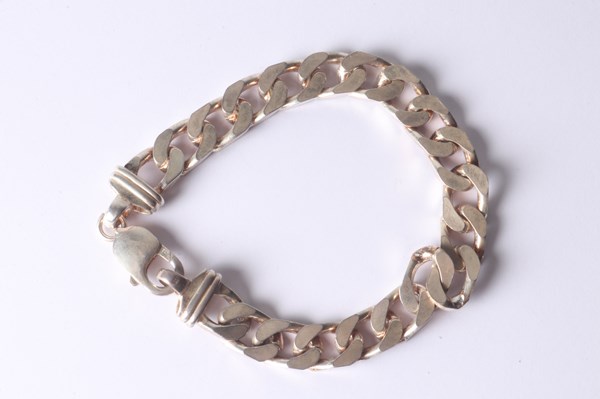 Lot 1047 - SILVER BRACELET