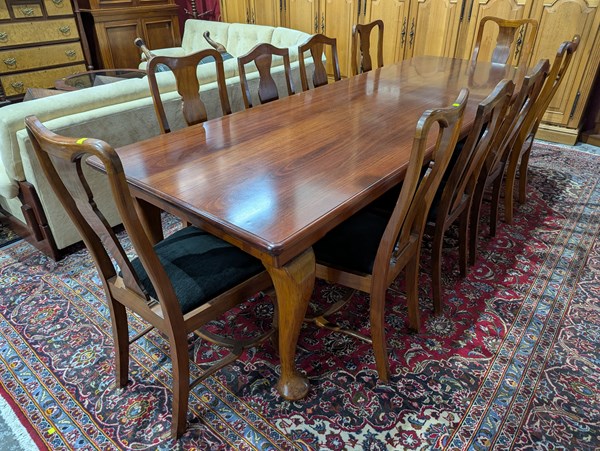 Lot 18 - DINING SUITE