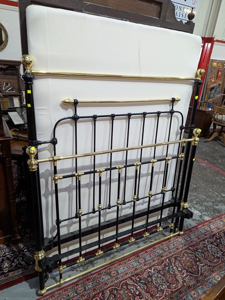 Lot 337 - CAST IRON BED