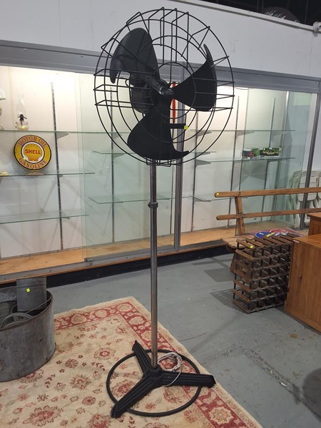 Lot 256 - PEDESTAL FAN