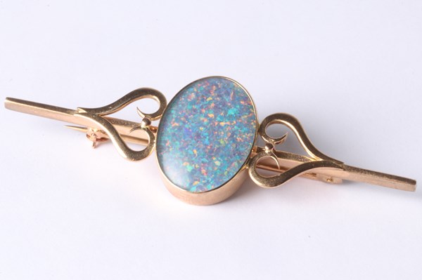 Lot 1040 - GOLD OPAL BROOCH