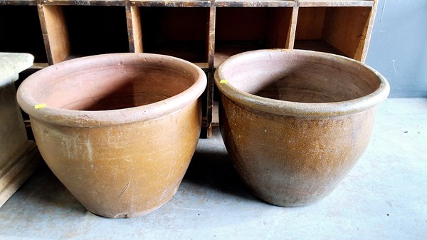 Lot 346 - GARDEN POTS