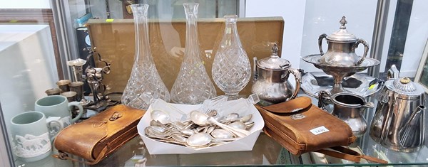 Lot 1430 - GLASS & METALWARE