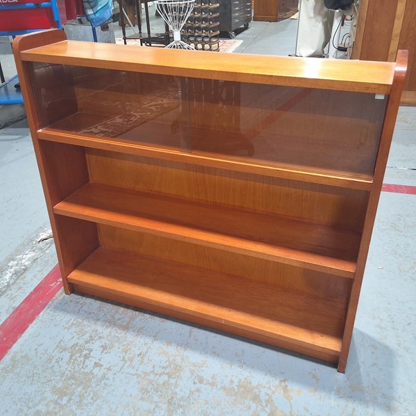 Lot 301 - BOOKSHELF