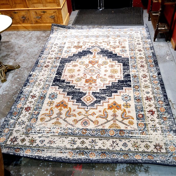 Lot 46 - RUG